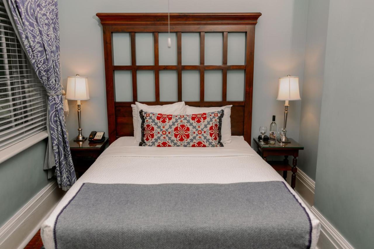 The Marshall House, Historic Inns Of Savannah Collection Экстерьер фото