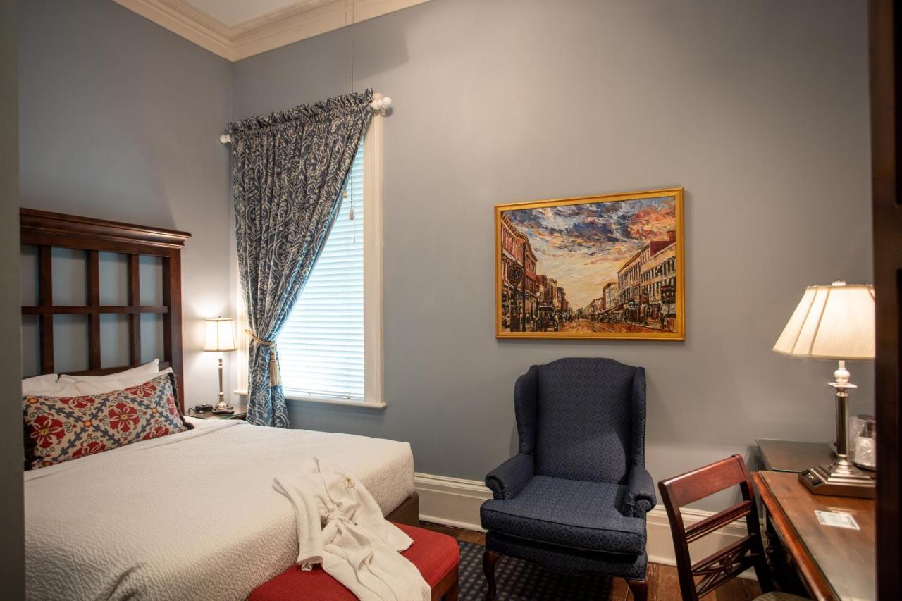 The Marshall House, Historic Inns Of Savannah Collection Экстерьер фото