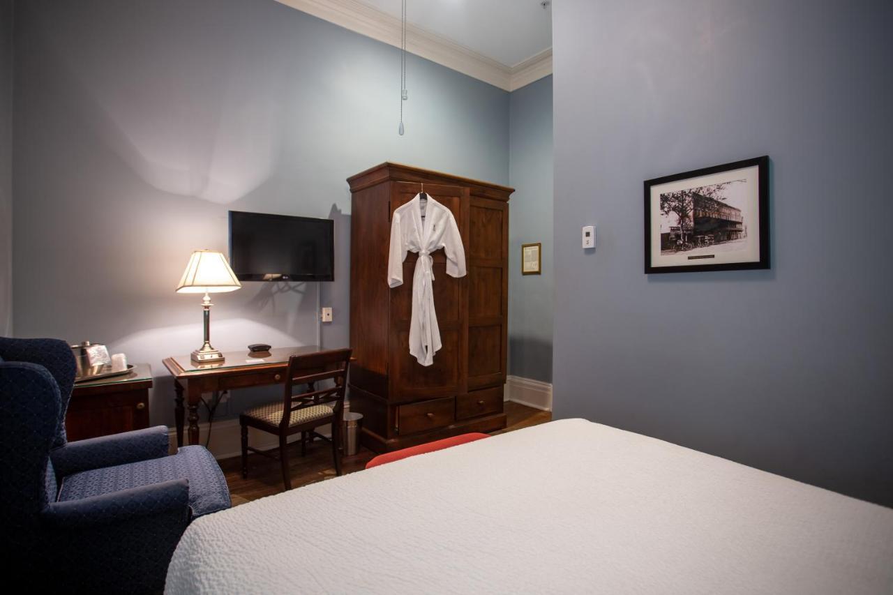 The Marshall House, Historic Inns Of Savannah Collection Экстерьер фото