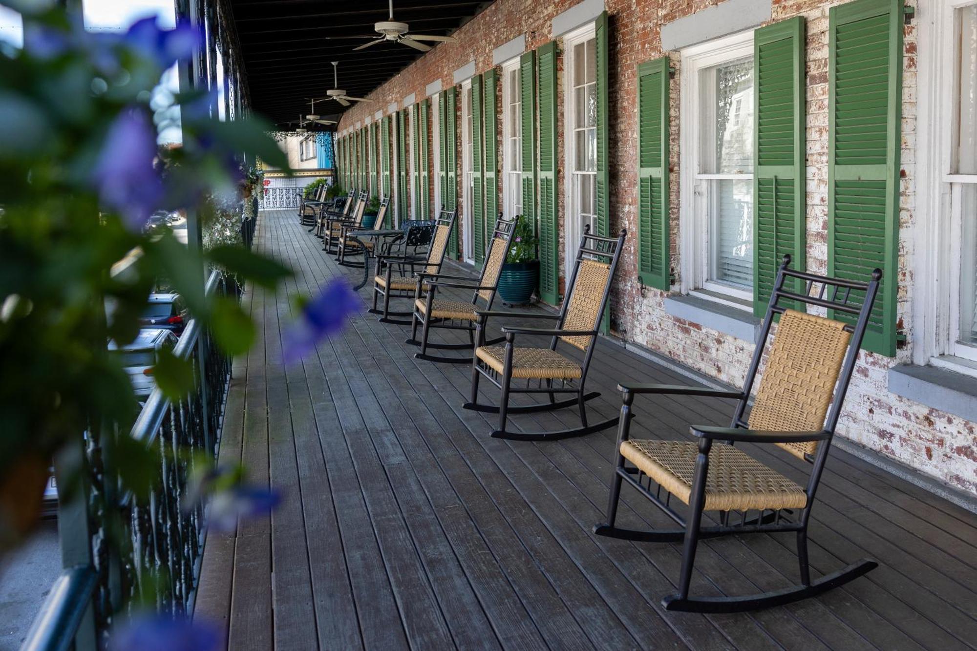 The Marshall House, Historic Inns Of Savannah Collection Экстерьер фото